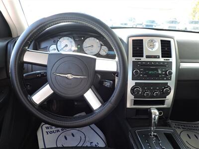 2010 Chrysler 300 Series Touring - Photo 13 - Lexington, NE 68850