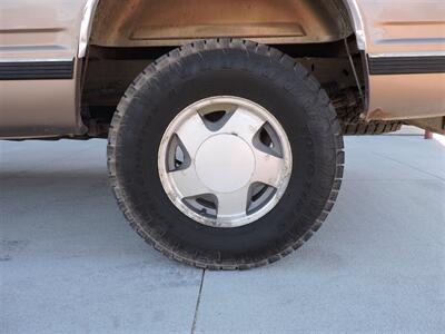 1997 Chevrolet K1500 Cheyenne   - Photo 9 - Lexington, NE 68850