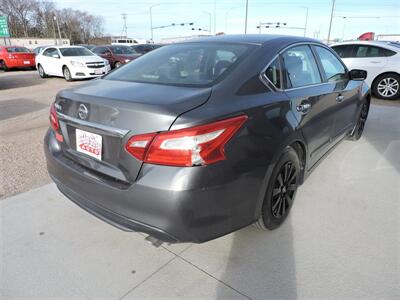 2017 Nissan Altima 2.5   - Photo 5 - Lexington, NE 68850