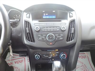 2016 Ford Focus SE   - Photo 17 - Lexington, NE 68850