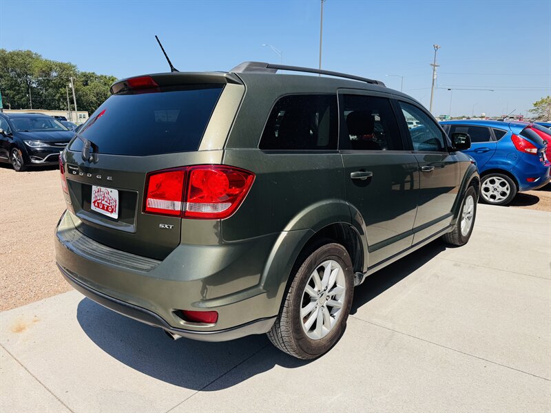 2017 Dodge Journey SXT - Photo 3 - Lexington, NE 68850