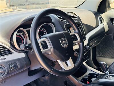 2017 Dodge Journey SXT - Photo 4 - Lexington, NE 68850