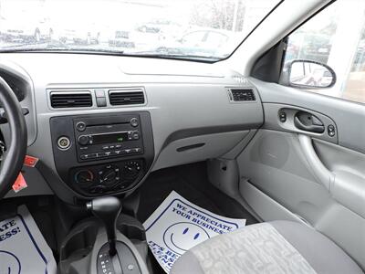 2005 Ford Focus ZX4 S   - Photo 13 - Grand Island, NE 68801