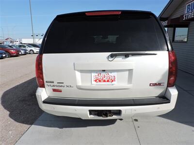 2011 GMC Yukon SLT - Photo 6 - Lexington, NE 68850