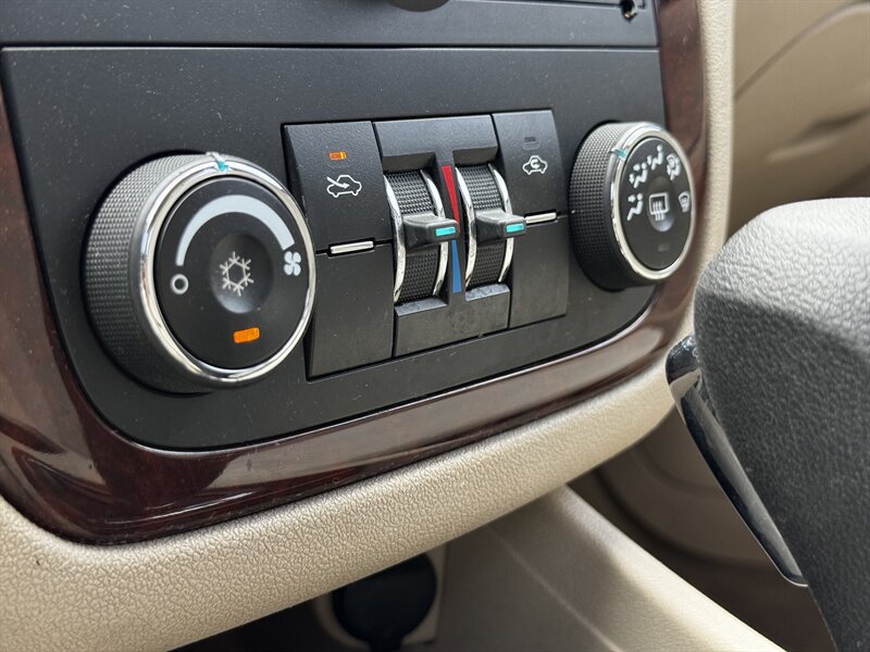 2009 Chevrolet Impala LT - Photo 16 - Lexington, NE 68850