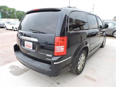 2010 Chrysler Town & Country Limited   - Photo 5 - Lexington, NE 68850