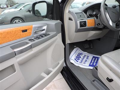 2010 Chrysler Town & Country Limited   - Photo 17 - Lexington, NE 68850