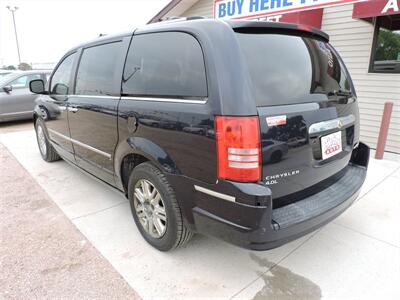 2010 Chrysler Town & Country Limited   - Photo 7 - Lexington, NE 68850