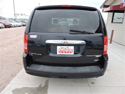 2010 Chrysler Town & Country Limited   - Photo 6 - Lexington, NE 68850
