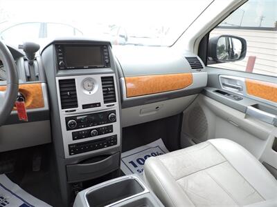 2010 Chrysler Town & Country Limited   - Photo 11 - Lexington, NE 68850
