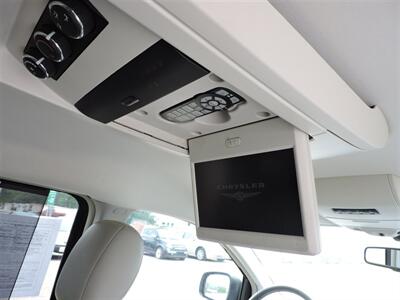 2010 Chrysler Town & Country Limited   - Photo 15 - Lexington, NE 68850