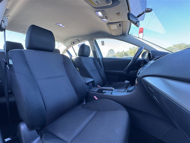 2012 Mazda Mazda3 i Touring - Photo 10 - Lexington, NE 68850