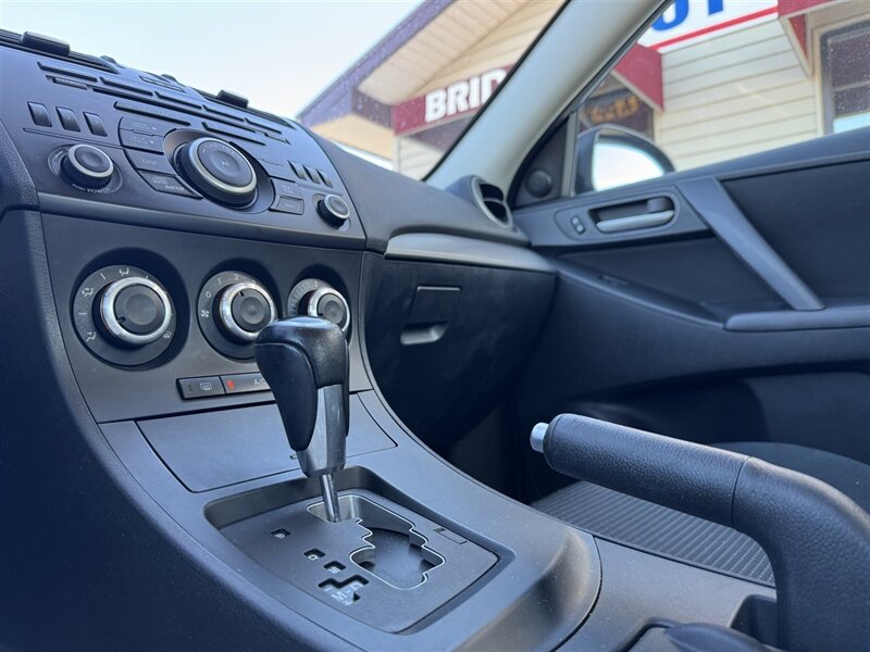 2012 Mazda Mazda3 i Touring - Photo 18 - Lexington, NE 68850
