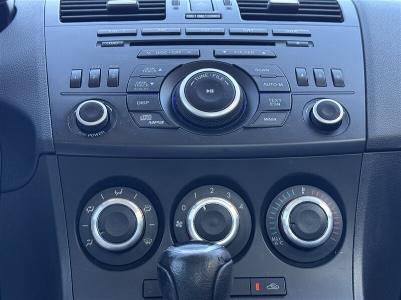 2012 Mazda Mazda3 i Touring - Photo 15 - Lexington, NE 68850
