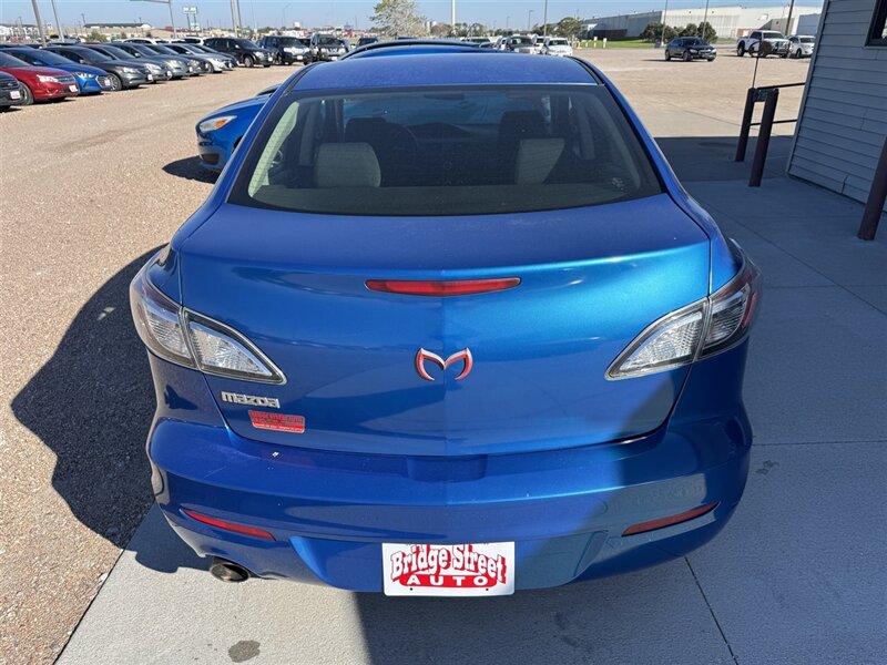 2012 Mazda Mazda3 i Touring - Photo 7 - Lexington, NE 68850