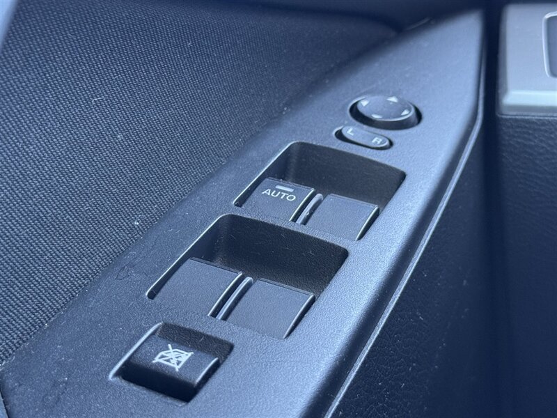 2012 Mazda Mazda3 i Touring - Photo 14 - Lexington, NE 68850