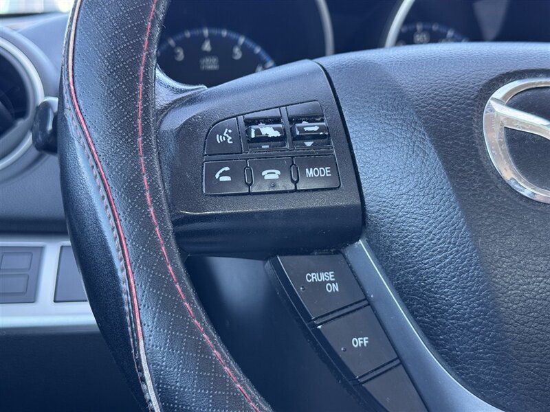 2012 Mazda Mazda3 i Touring - Photo 11 - Lexington, NE 68850