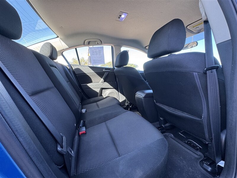 2012 Mazda Mazda3 i Touring - Photo 9 - Lexington, NE 68850
