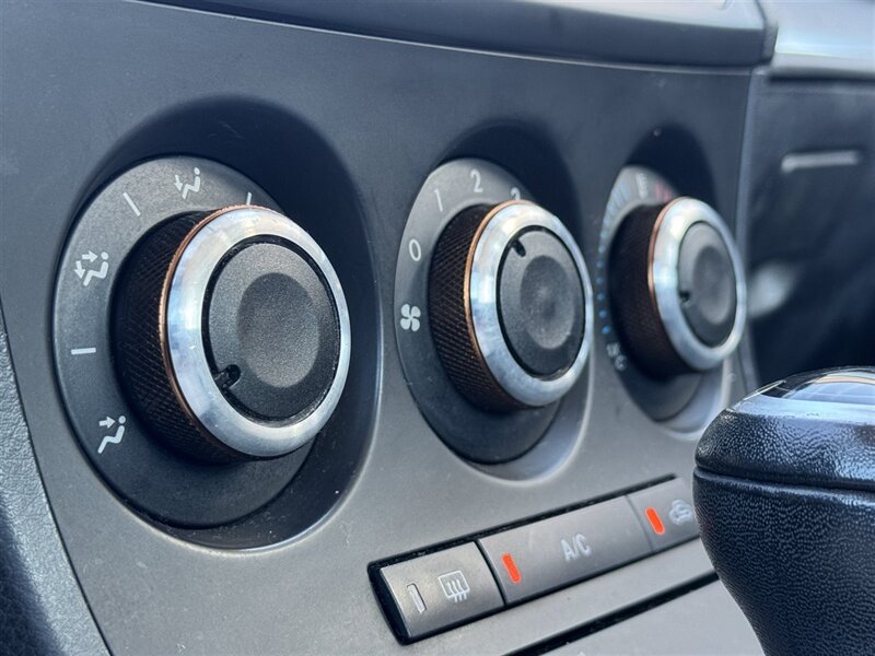 2012 Mazda Mazda3 i Touring - Photo 16 - Lexington, NE 68850