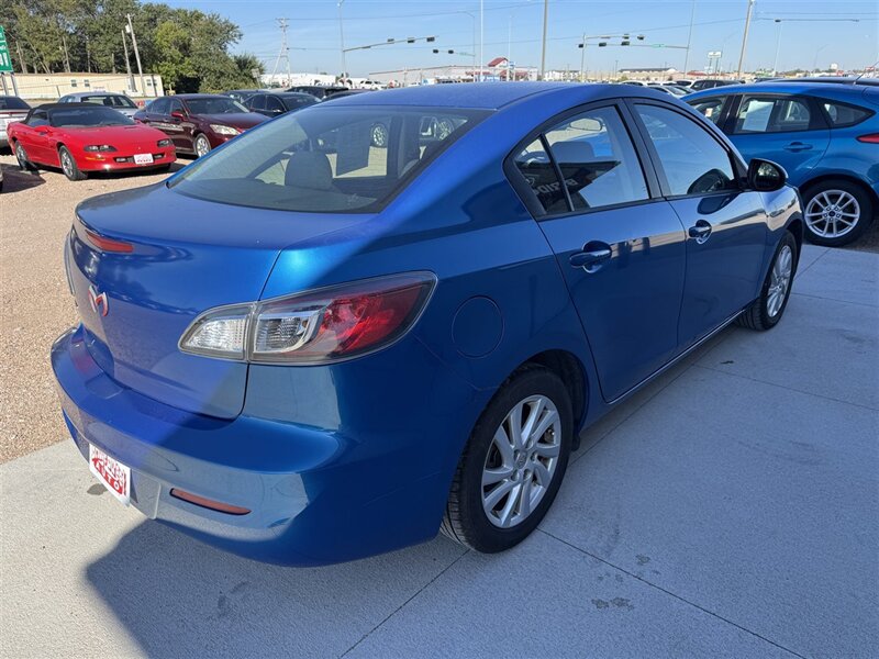 2012 Mazda Mazda3 i Touring - Photo 8 - Lexington, NE 68850