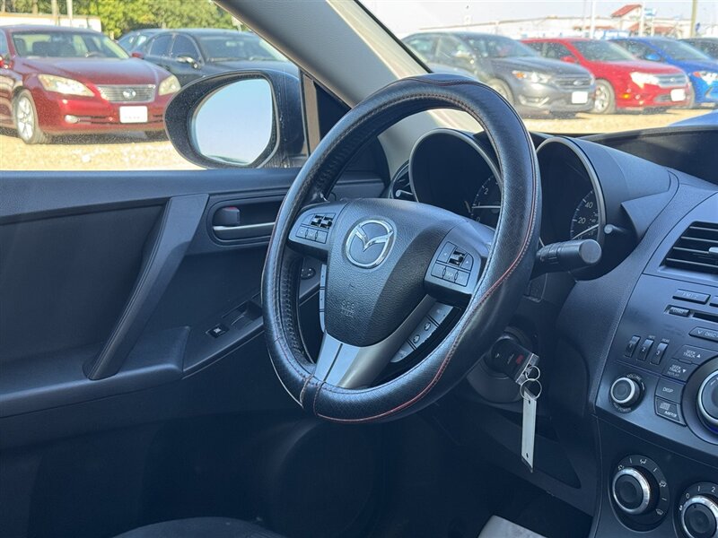 2012 Mazda Mazda3 i Touring - Photo 3 - Lexington, NE 68850