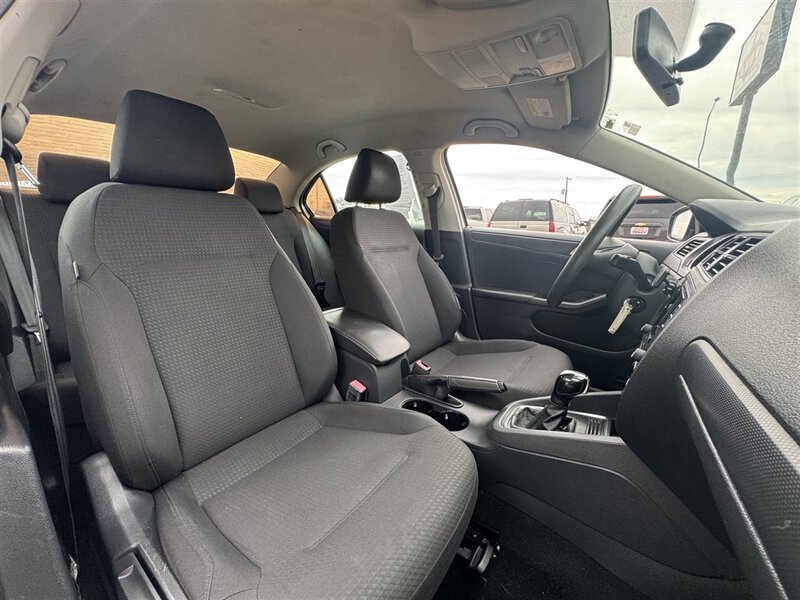 2016 Volkswagen Jetta 1.4T S - Photo 10 - North Platte, NE 69101