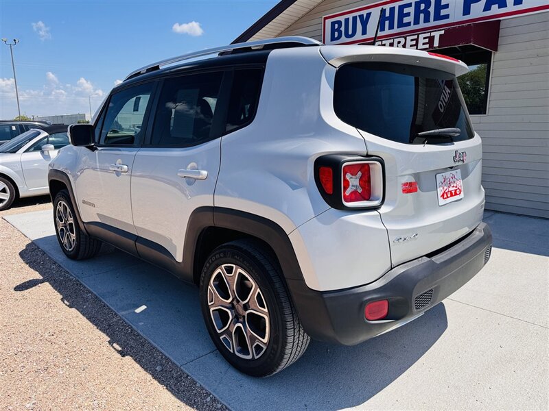 2015 Jeep Renegade Limited - Photo 8 - Lexington, NE 68850