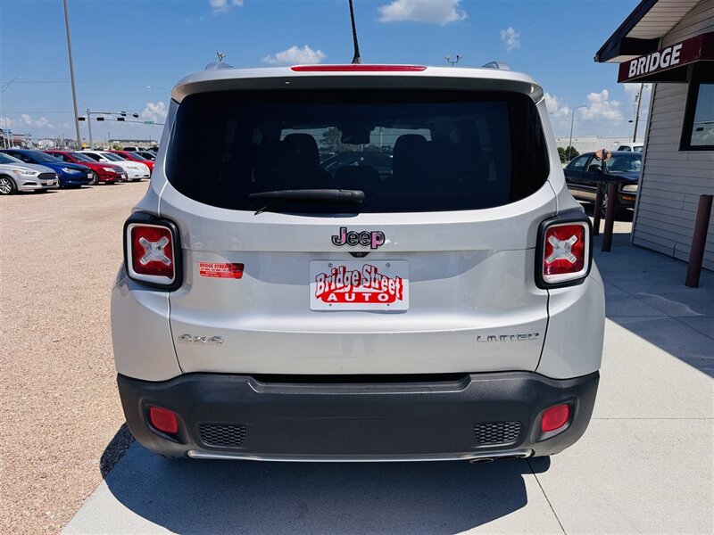 2015 Jeep Renegade Limited - Photo 7 - Lexington, NE 68850