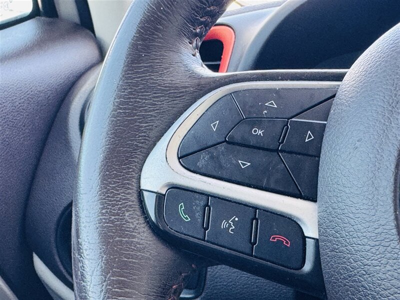 2015 Jeep Renegade Limited - Photo 12 - Lexington, NE 68850