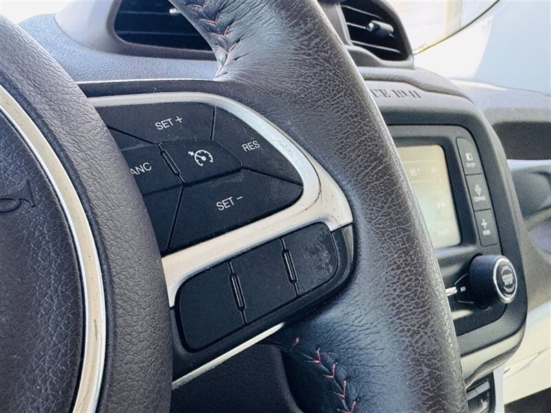 2015 Jeep Renegade Limited - Photo 13 - Lexington, NE 68850