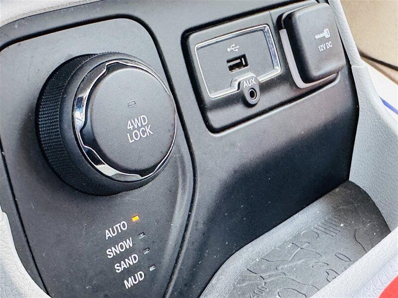 2015 Jeep Renegade Limited - Photo 18 - Lexington, NE 68850
