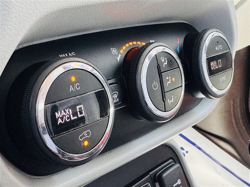2015 Jeep Renegade Limited - Photo 17 - Lexington, NE 68850