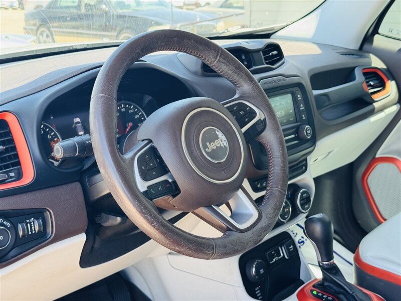 2015 Jeep Renegade Limited - Photo 3 - Lexington, NE 68850