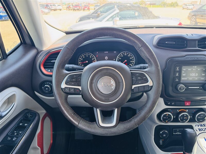 2015 Jeep Renegade Limited - Photo 11 - Lexington, NE 68850