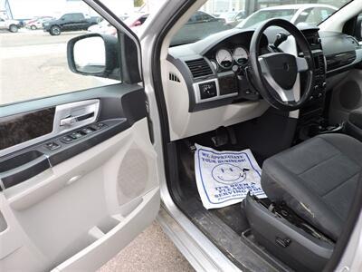 2012 Dodge Grand Caravan SXT   - Photo 17 - North Platte, NE 69101