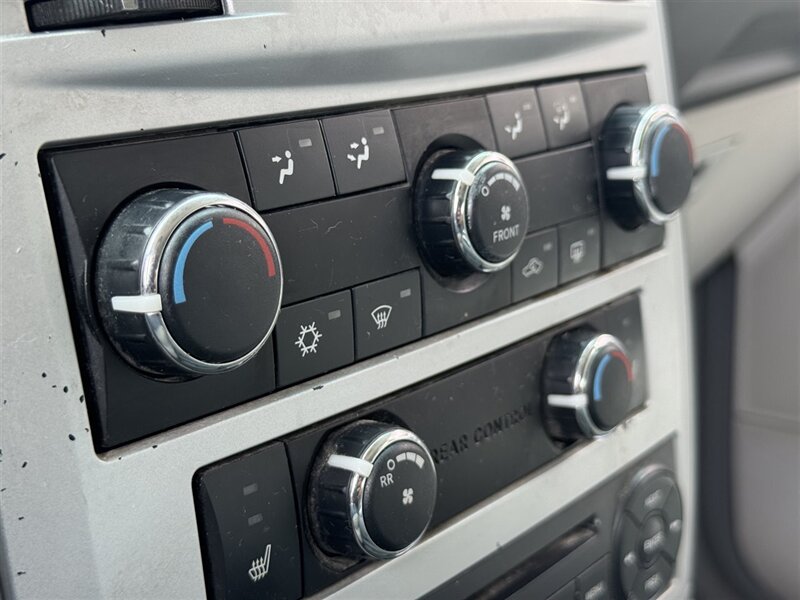 2009 Chrysler Town & Country Touring - Photo 15 - Lexington, NE 68850