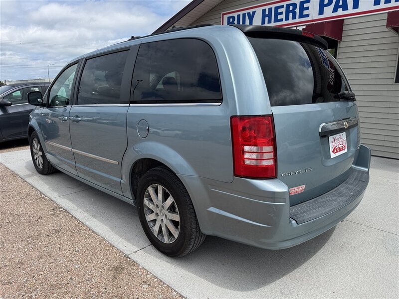 2009 Chrysler Town & Country Touring - Photo 8 - Lexington, NE 68850