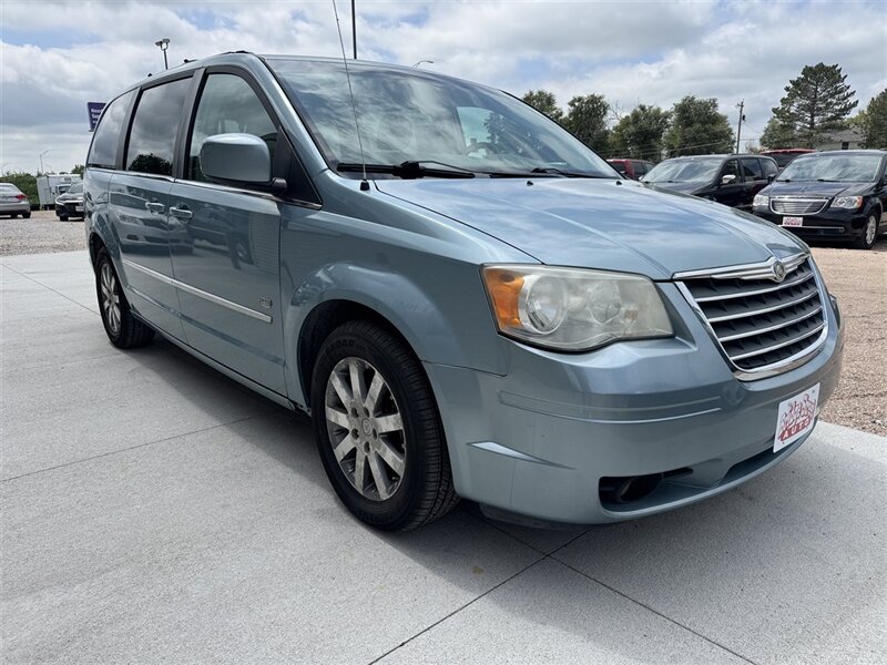 2009 Chrysler Town & Country Touring - Photo 2 - Lexington, NE 68850