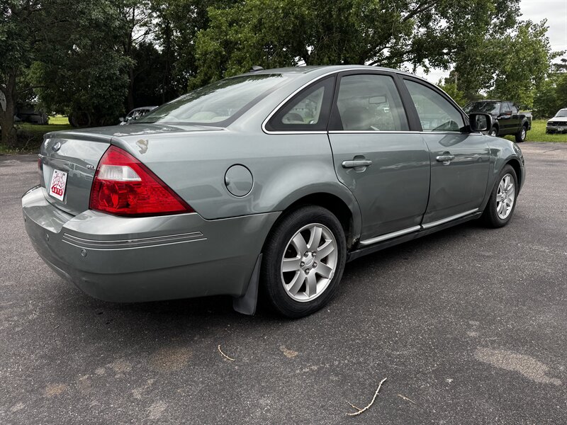 2007 Ford Five Hundred SEL - Photo 9 - Grand Island, NE 68801