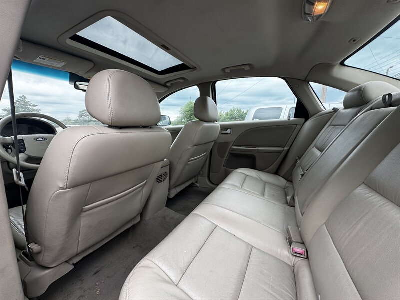 2007 Ford Five Hundred SEL - Photo 12 - Grand Island, NE 68801