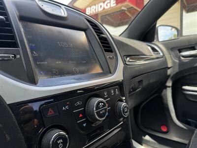 2013 Chrysler 300C   - Photo 19 - Lexington, NE 68850