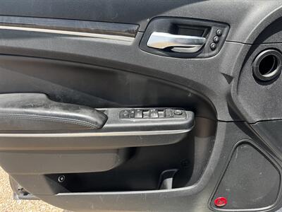 2013 Chrysler 300C   - Photo 10 - Lexington, NE 68850