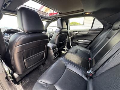 2013 Chrysler 300C   - Photo 11 - Lexington, NE 68850