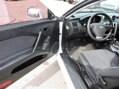 2006 Hyundai Tiburon GS   - Photo 11 - North Platte, NE 69101
