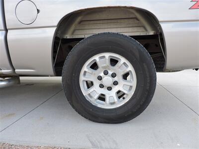 2006 GMC Sierra 1500 SLE1   - Photo 8 - Lexington, NE 68850