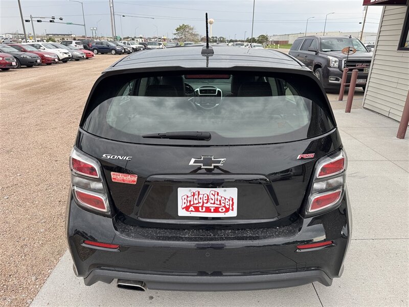 2019 Chevrolet Sonic Premier Auto - Photo 7 - Lexington, NE 68850
