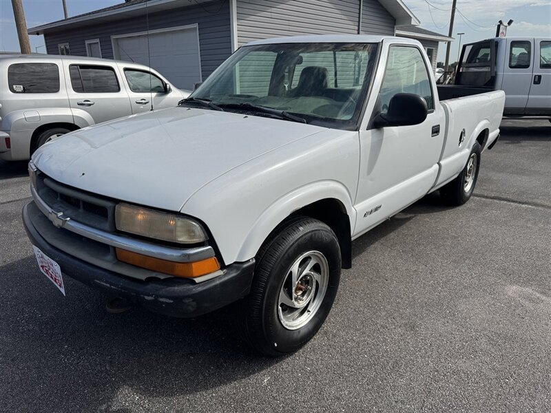 1998 Chevrolet S-10 - Photo 5 - Grand Island, NE 68801
