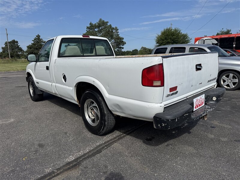 1998 Chevrolet S-10 - Photo 8 - Grand Island, NE 68801