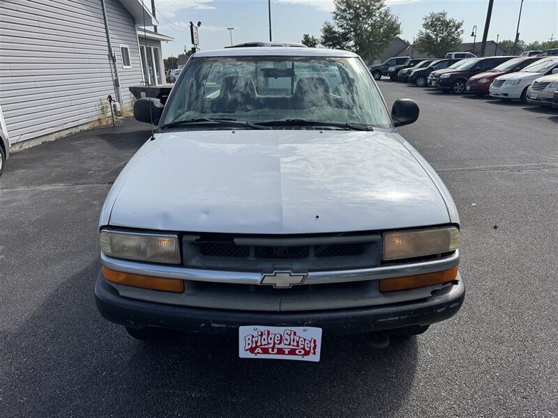 1998 Chevrolet S-10 - Photo 4 - Grand Island, NE 68801