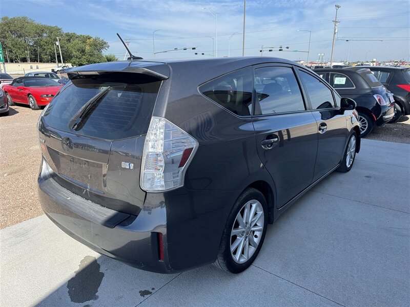 2014 Toyota Prius v Two - Photo 6 - Lexington, NE 68850